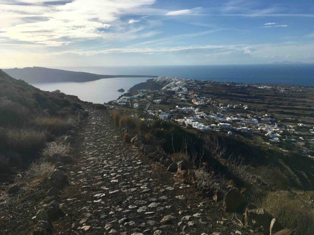 The path down to Oia.