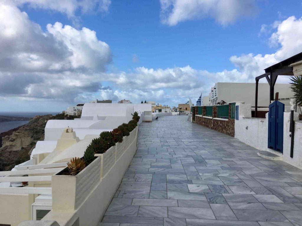 Entering Oia.