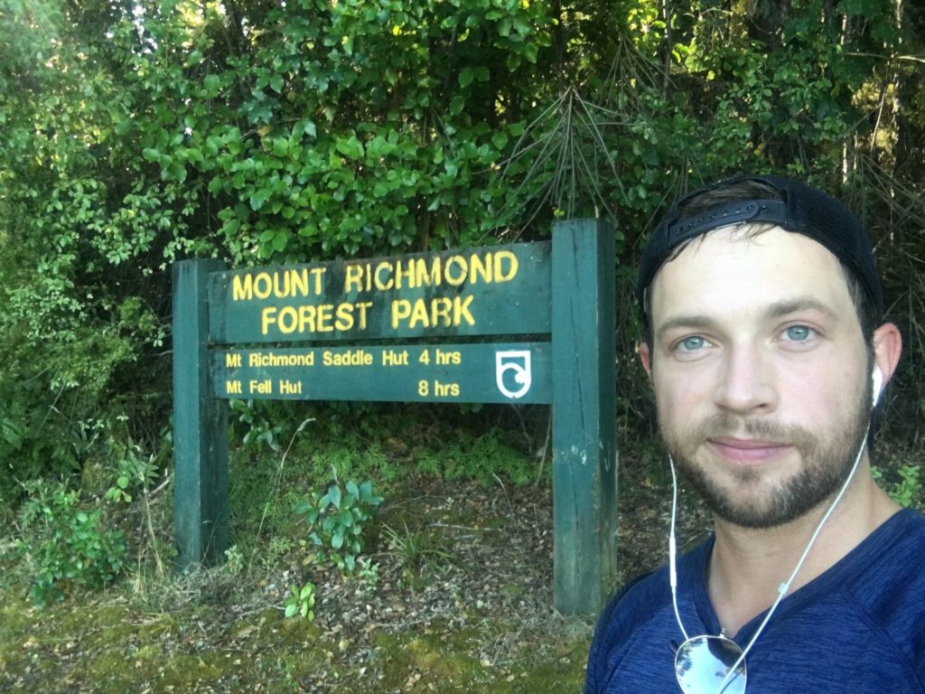 The official trailhead, located 4 km uphill!